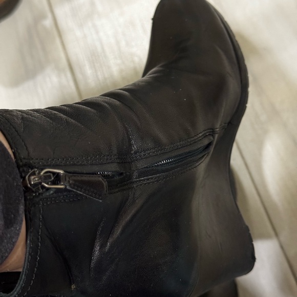 PRADA LEATHER ANKLE BOOTS-GREAT CONDITION - Picture 3 of 4